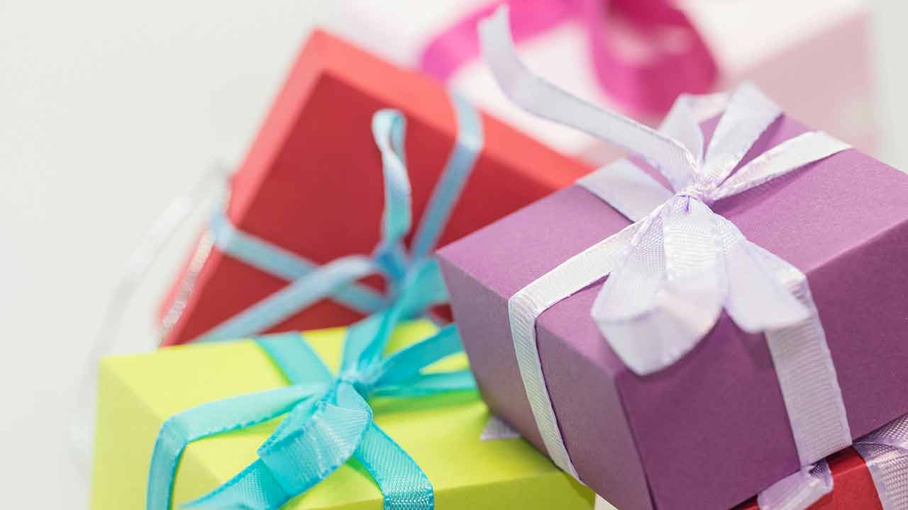 বোনের জন্মদিনে কি গিফট দেওয়া যায়