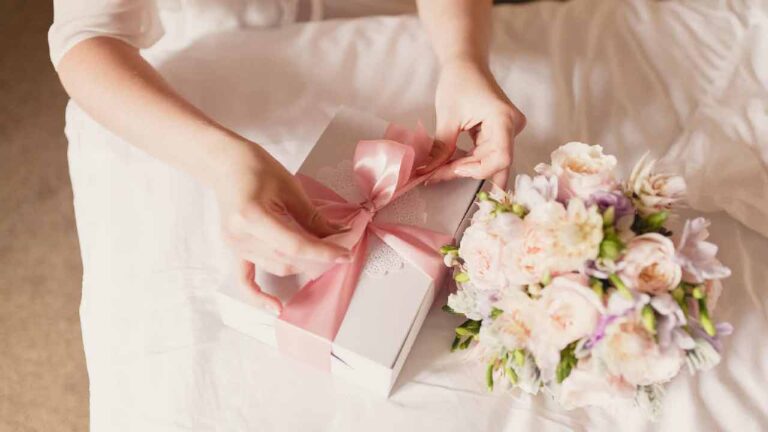 বান্ধবীর বিয়েতে কি গিফট দেওয়া যায়